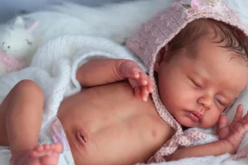 Bebe reborn no berço