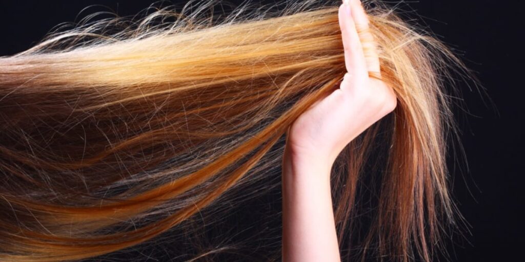 Fios de cabelo ressecados